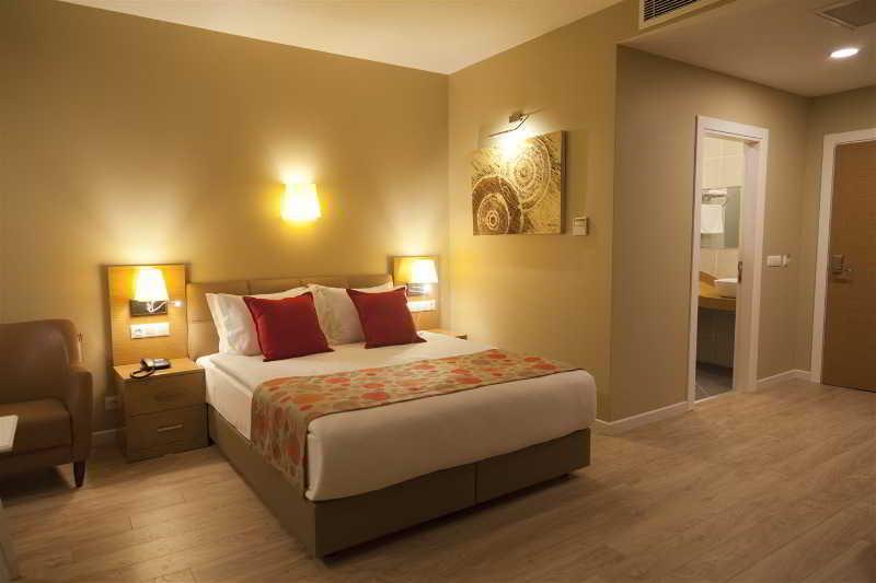 GRAND PLAZA HOTEL