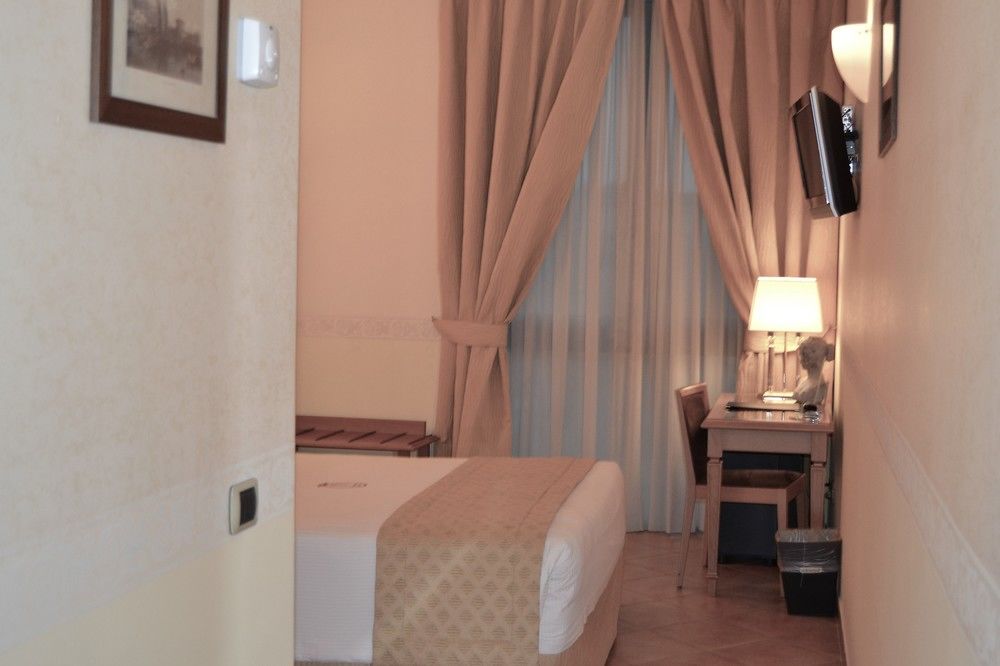 SECCY HOTEL BOUTIQUE