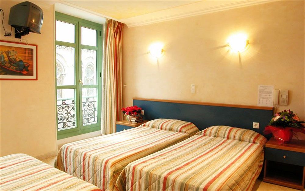 room photo