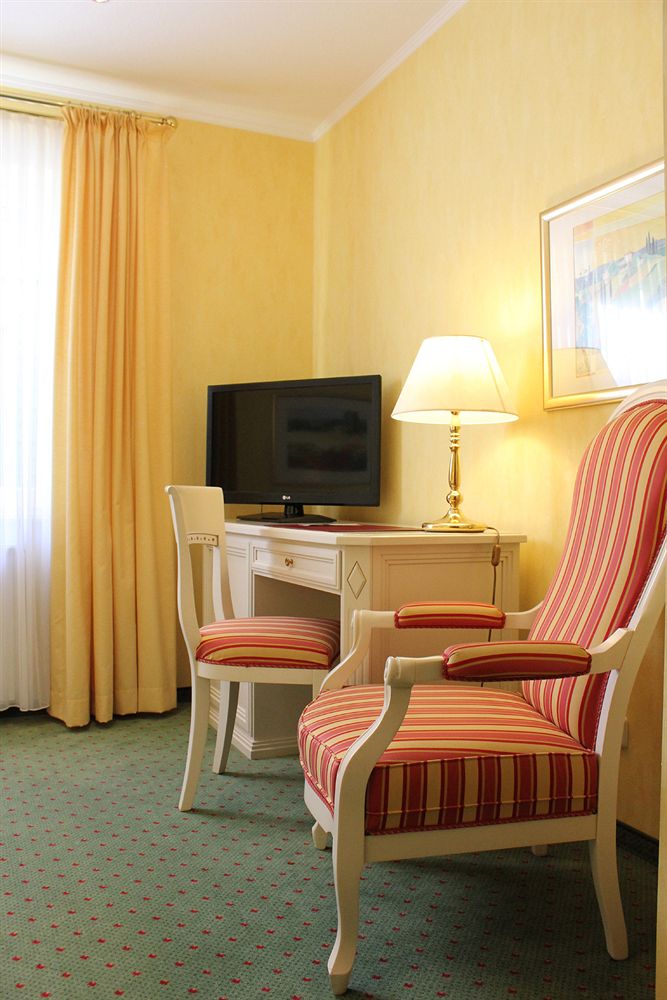 room photo