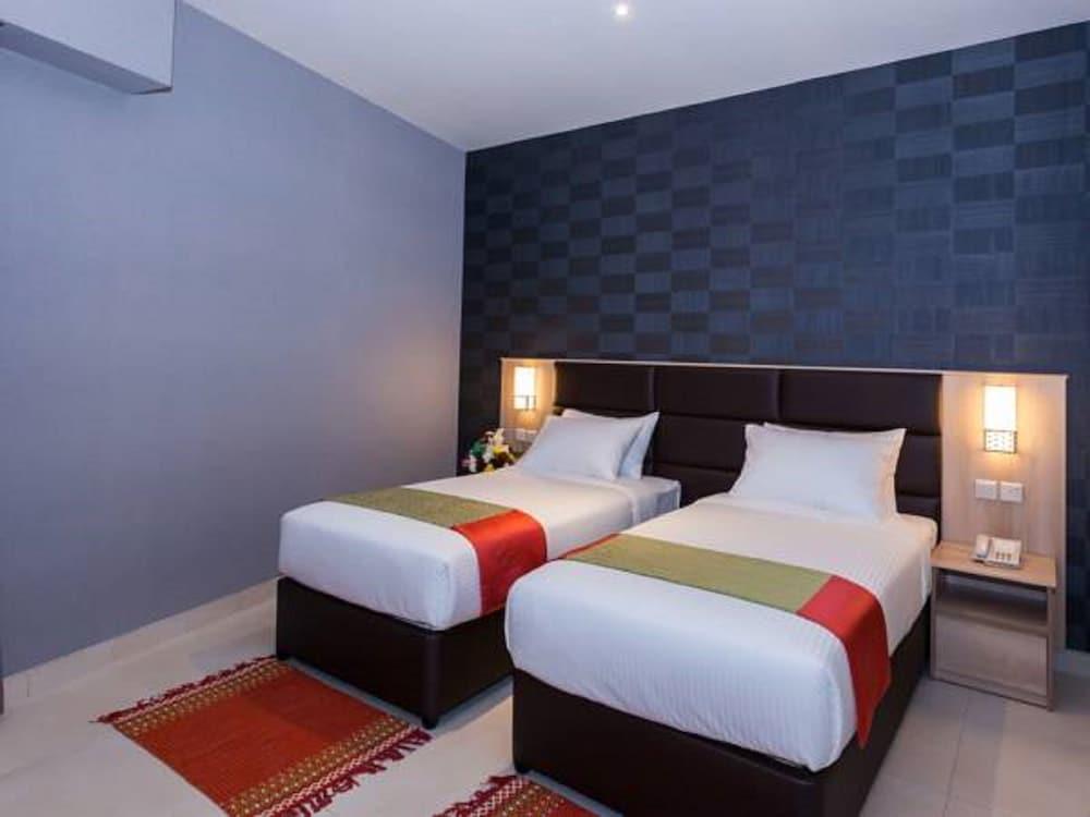 FLORIDA SQUARE HOTEL (FORMERLY KNOWN FLORA SQUARE HOTEL DUBAI)