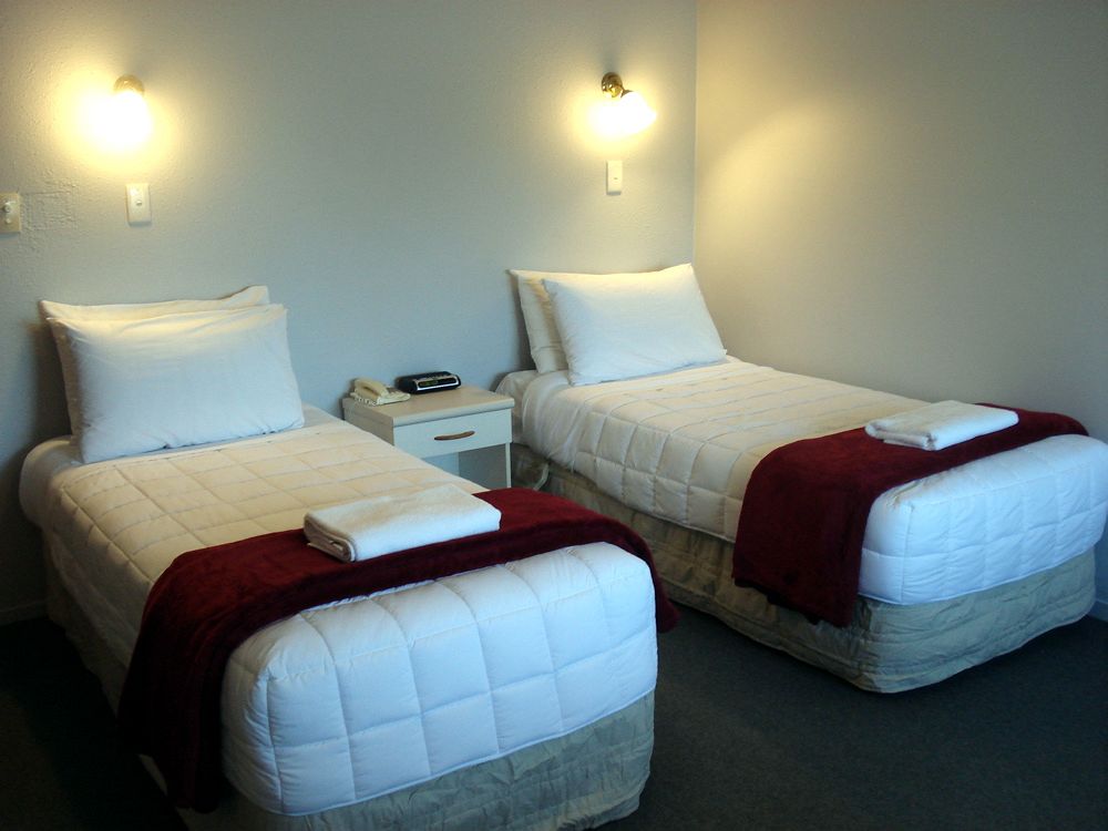 OAKWOOD MANOR MOTOR LODGE