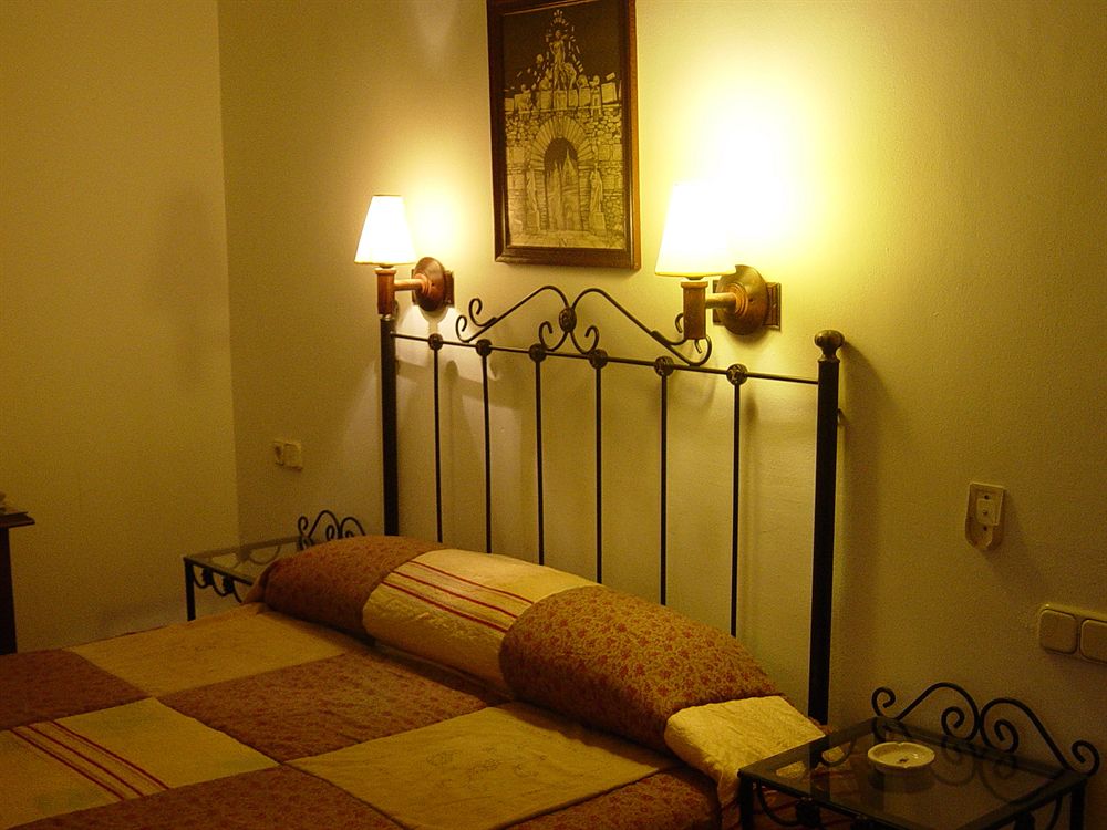 HOSTAL COLON - Hotel cerca del Antequera Golf