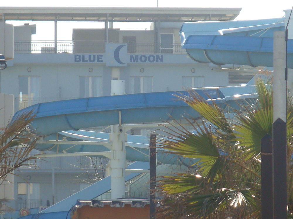 Hotel Blue Moon