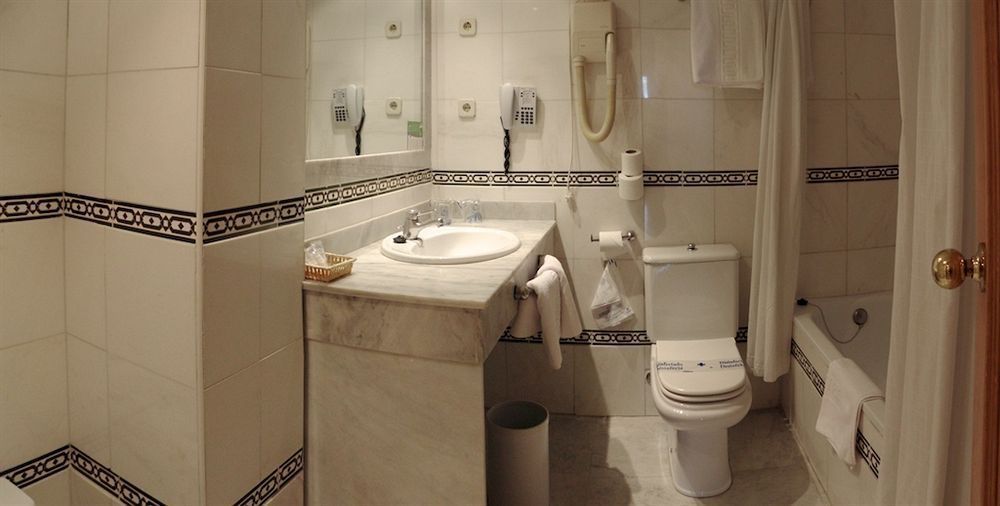 OHTELS SAN ANTON GRANADA - Hotel cerca del Hammam Baños Árabes de Granada