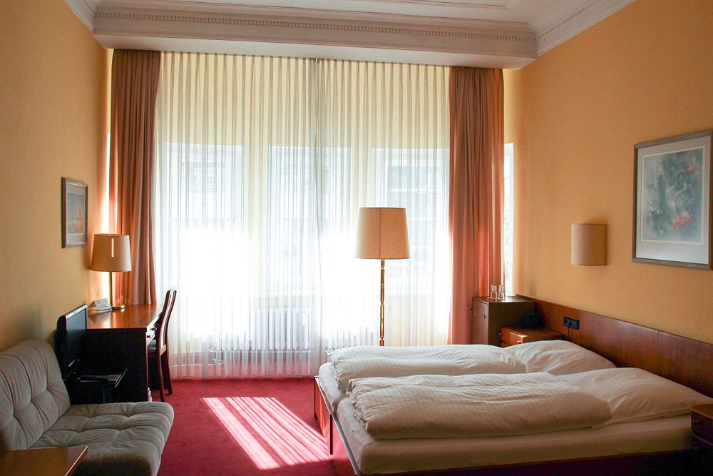 room photo
