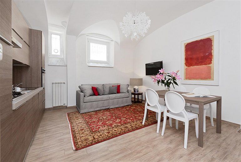 EXCLUSIVE APARTMENT IN ROME (4 GUESTS)