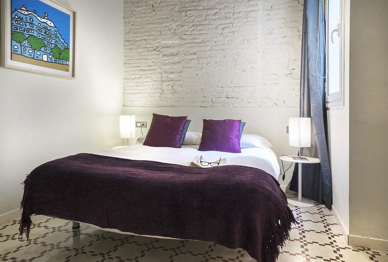 EXCLUSIVE APARTMENT IN BARCELONA (6 GUESTS)