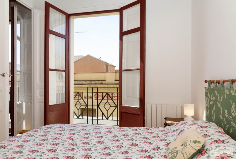 SINGULAR APARTMENT IN BARCELONA (6 GUESTS)