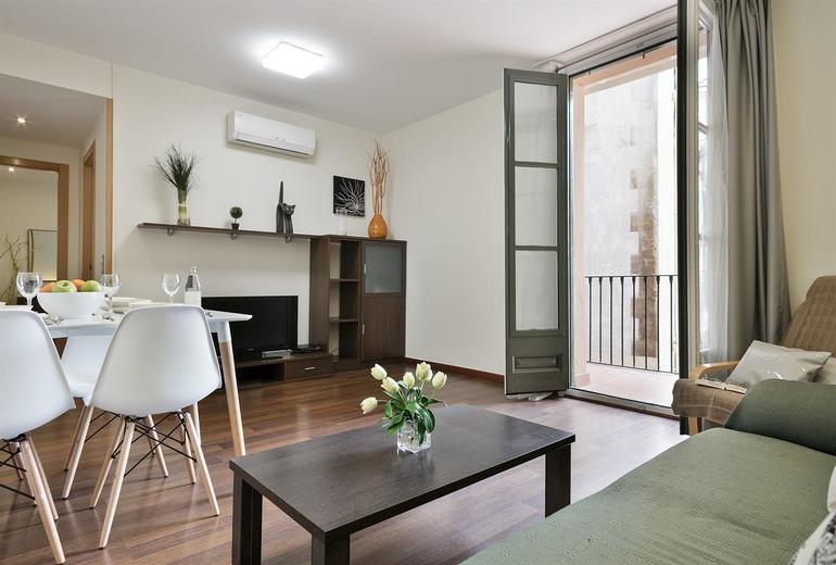CHARMING APARTMENT IN BARCELONA (5 GUESTS)