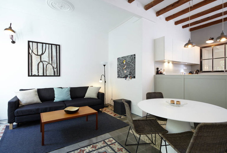 IDEAL APARTMENT IN BARCELONA (6 GUESTS)