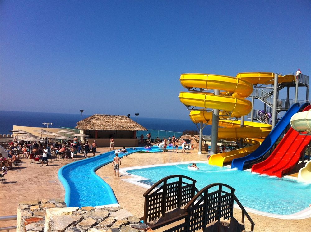 SMARTLINE THE VILLAGE RESORT & WATERPARK