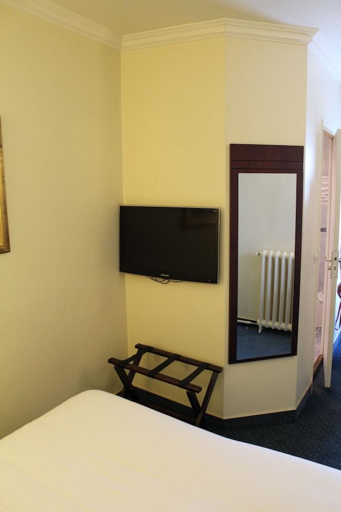 HÔTEL SAINT CYR ETOILE