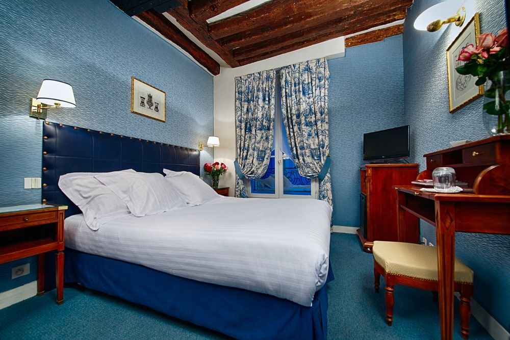room photo