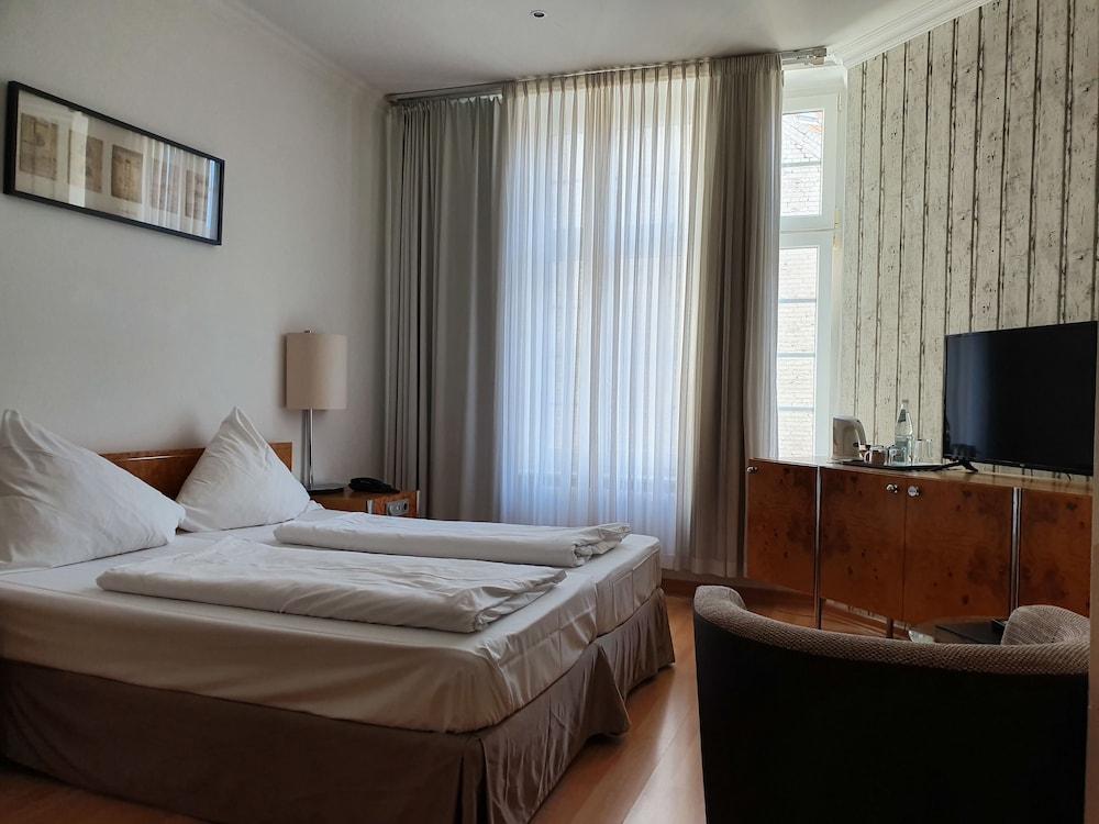 room photo