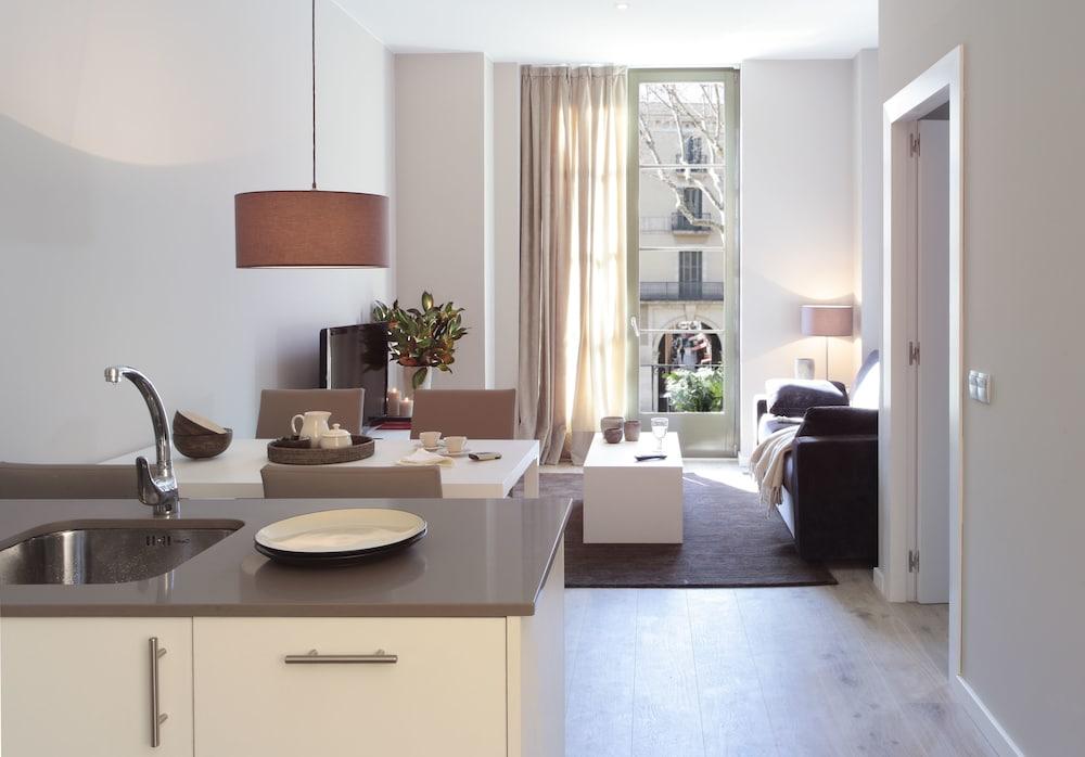 APARTMENTS RAMBLA 102