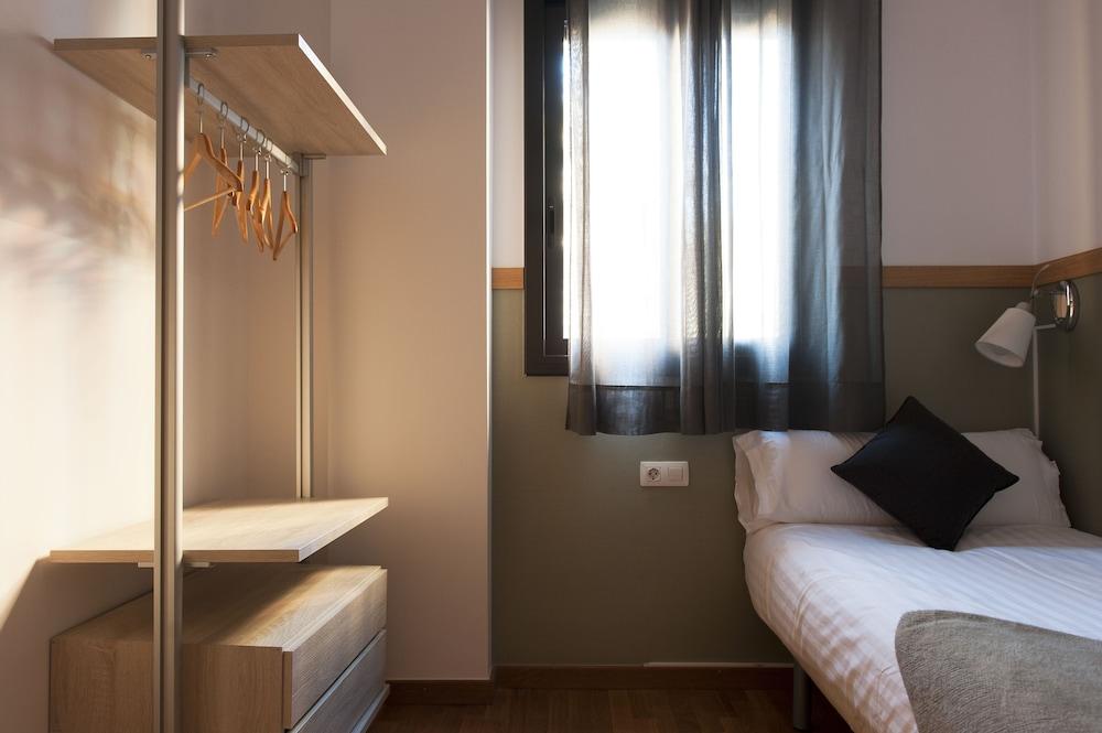 MH APARTMENTS GRACIA