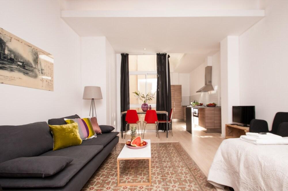 SHORT STAY GROUP GRACIA SERVICED APARTMENTS