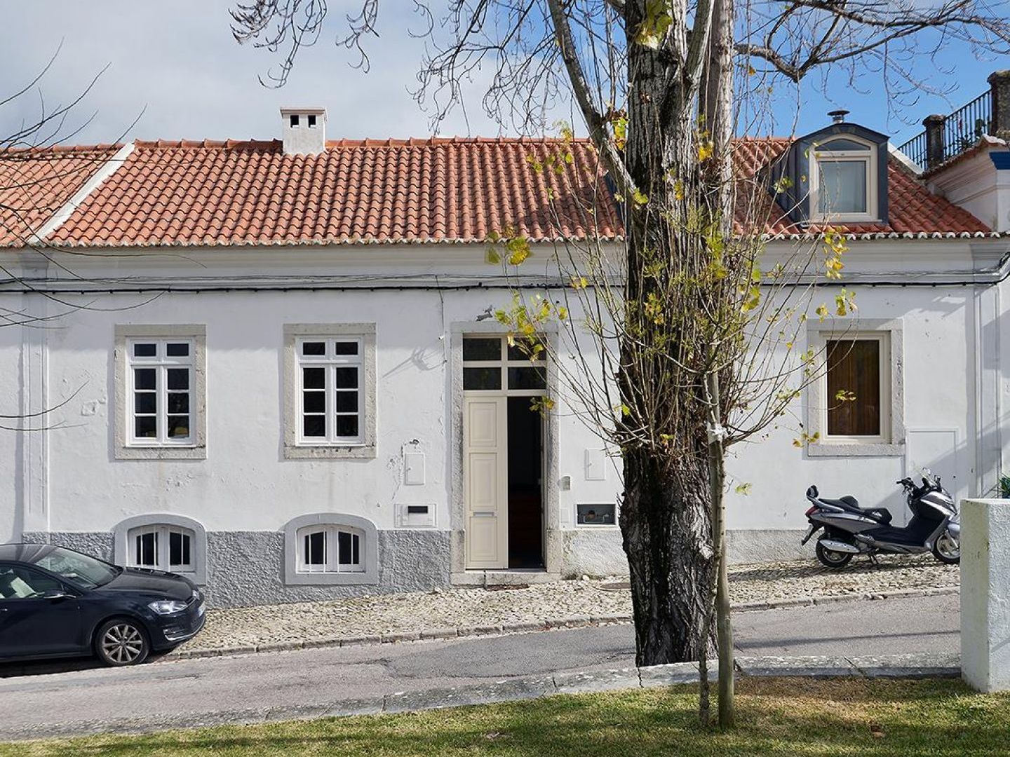 AZEITAO HOUSE