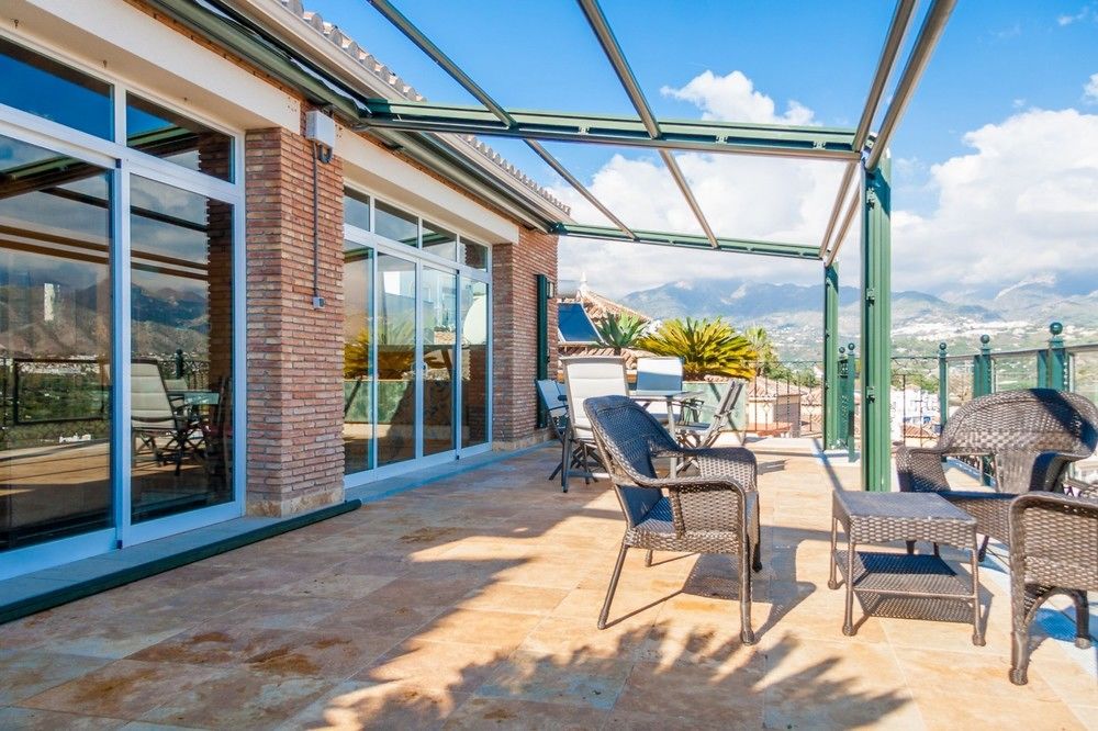 VILLA VISTA LARA CANOVAS NERJA