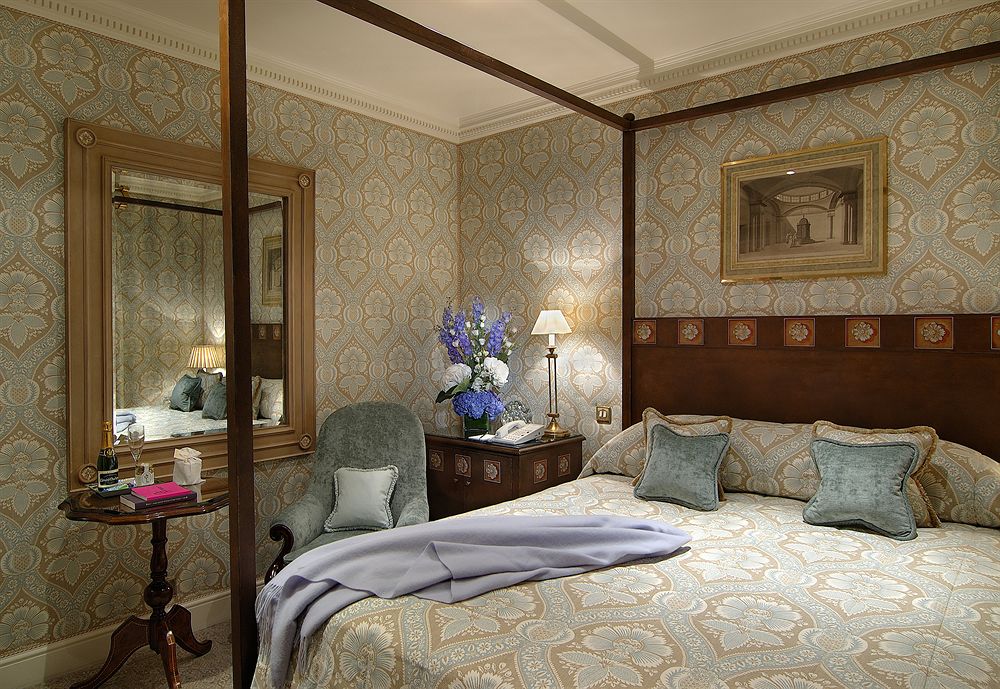 THE EGERTON HOUSE