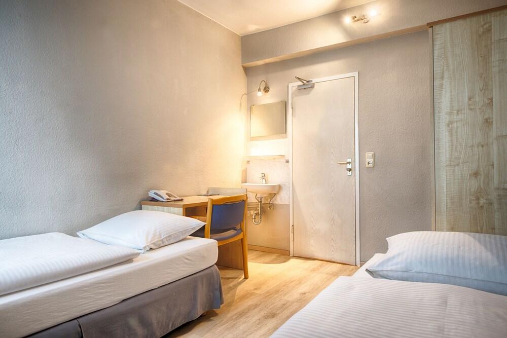 room photo