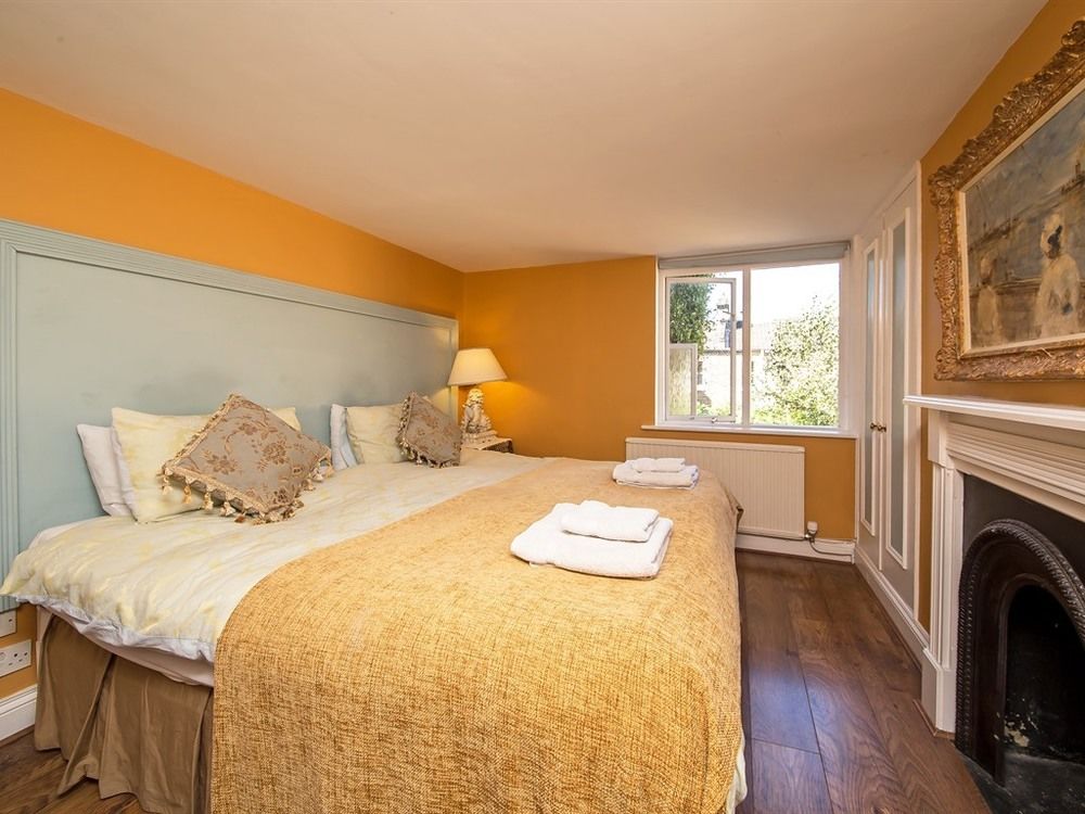 THE VILLE'S BED & BREAKFAST