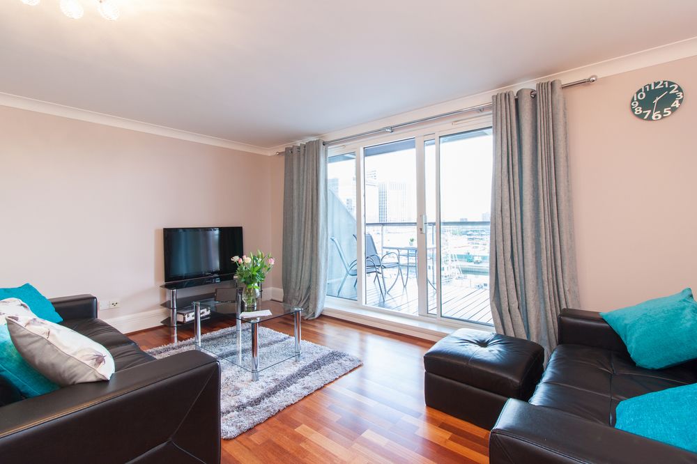 Canary Wharf Luxury River view apartment