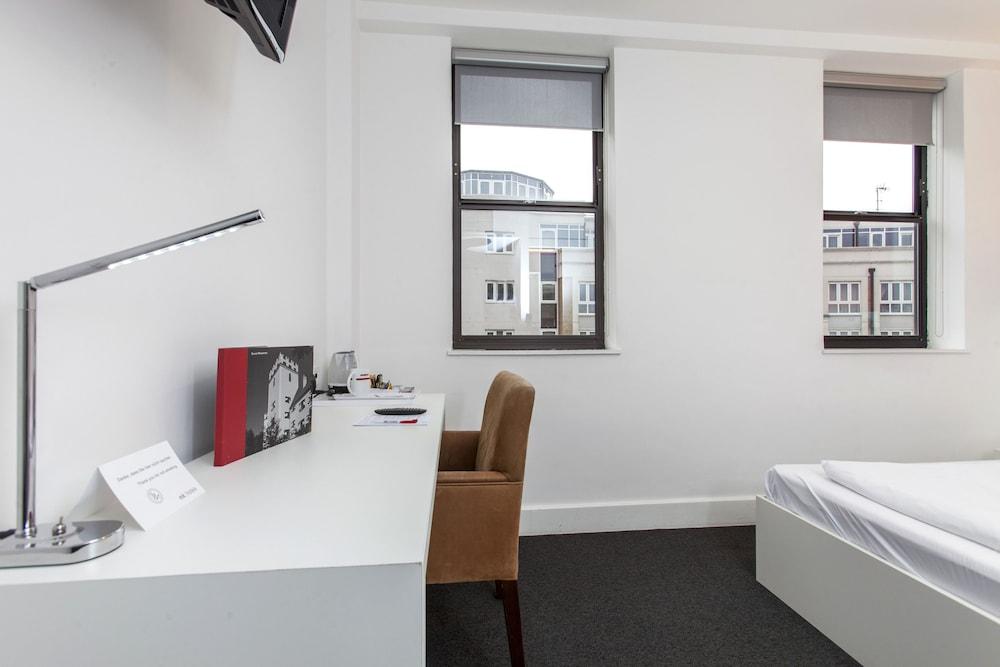 room photo