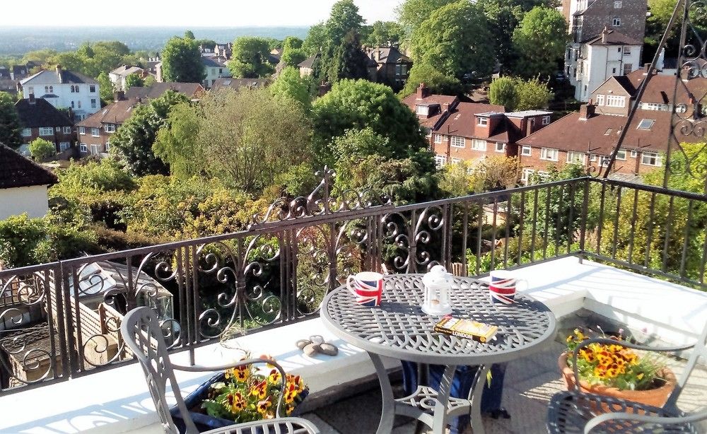 CRYSTAL PALACE B&B