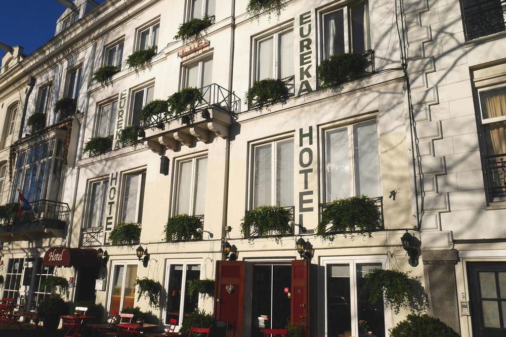 AMSTERDAM HOUSE HOTEL