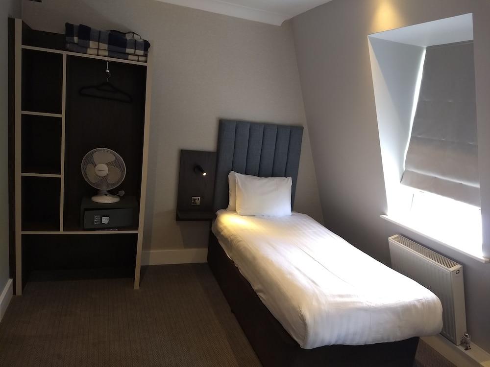 room photo