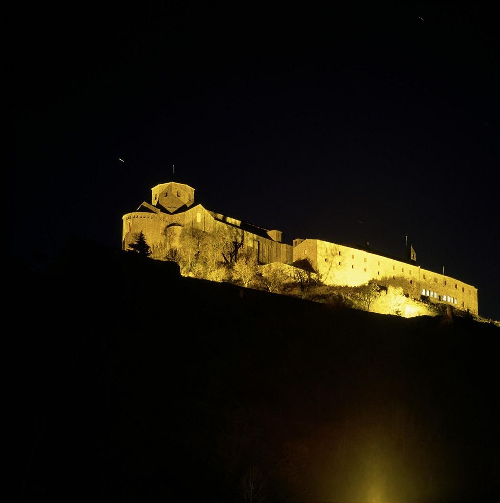 PARADOR DE CARDONA - Hotel cerca del CLUB DE GOLF MONTBRU-MOIA