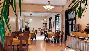 DORCHESTER MIAMI BEACH HOTEL & SUITES