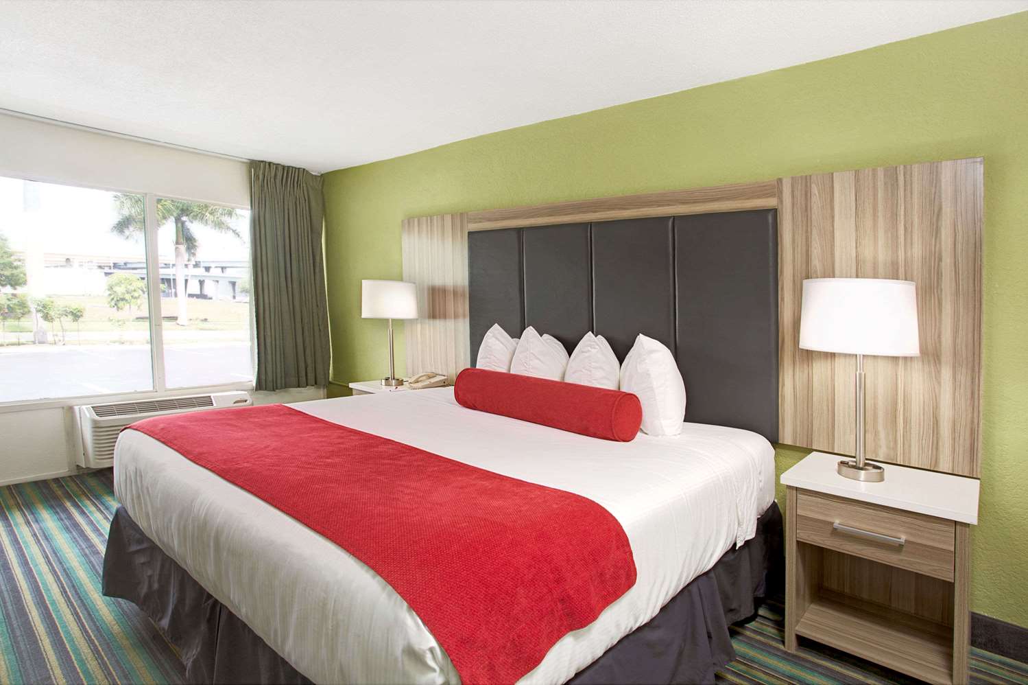 RAMADA BY WYNDHAM FORT LAUDERDALE AIRPORT/CRUISE P