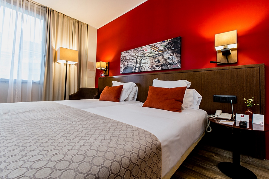 LEONARDO HOTEL BARCELONA GRAN VIA - Hotel cerca del Restaurante Zarabanda