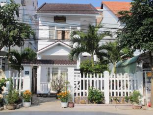 LITTLE HOUSE HOMESTAY