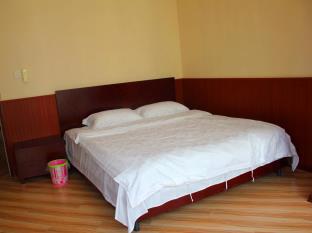 QINGDAO HUAKE HOLIDAY