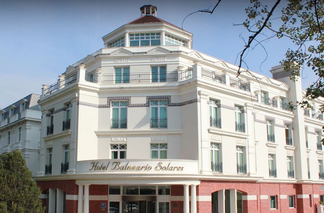 CASTILLA TERMAL BALNEARIO DE SOLARES - Hotel cerca del Club de Golf Ramón Sota