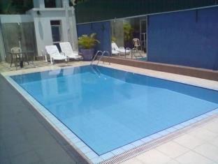 'THE TRIPPER'S PRIVATE VILLA
