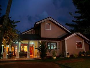 AIRPORT SQUARE VILLA