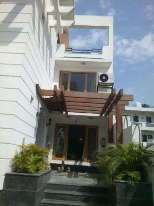 AHUJA RESIDENCY CYBER CITY I