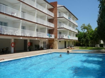 APARTAMENTOS AMAPOLA - Hotel cerca del Club de Golf Vallromanes