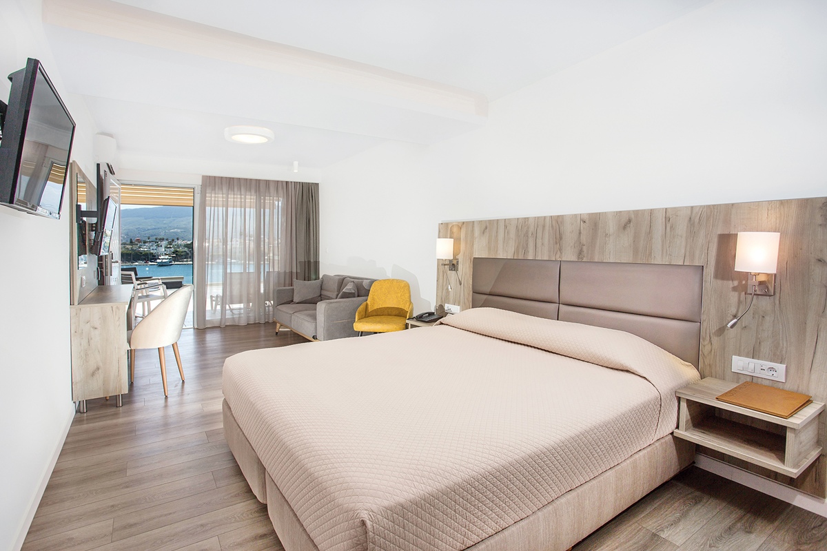 KOSTA PALACE HOTEL