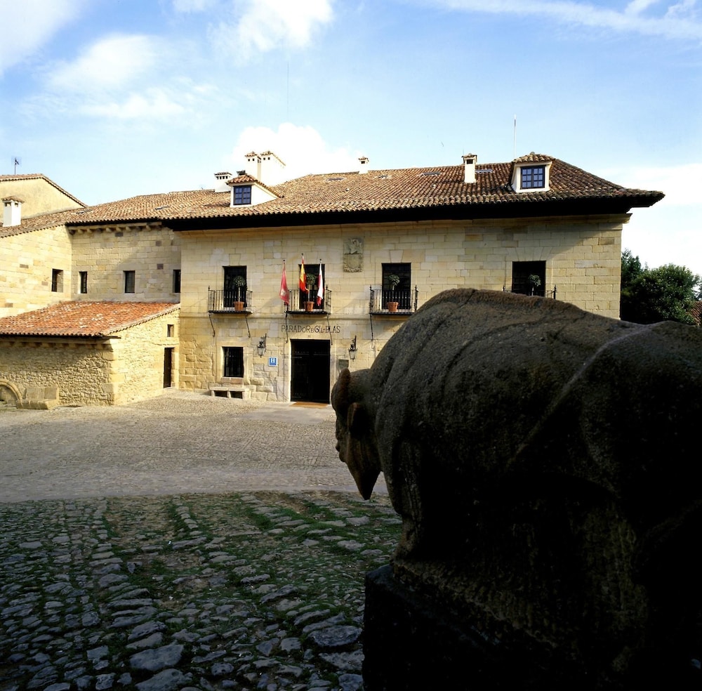 PARADOR DE SANTILLANA DE GIL BLAS - Hotel cerca del Cueva de Altamira