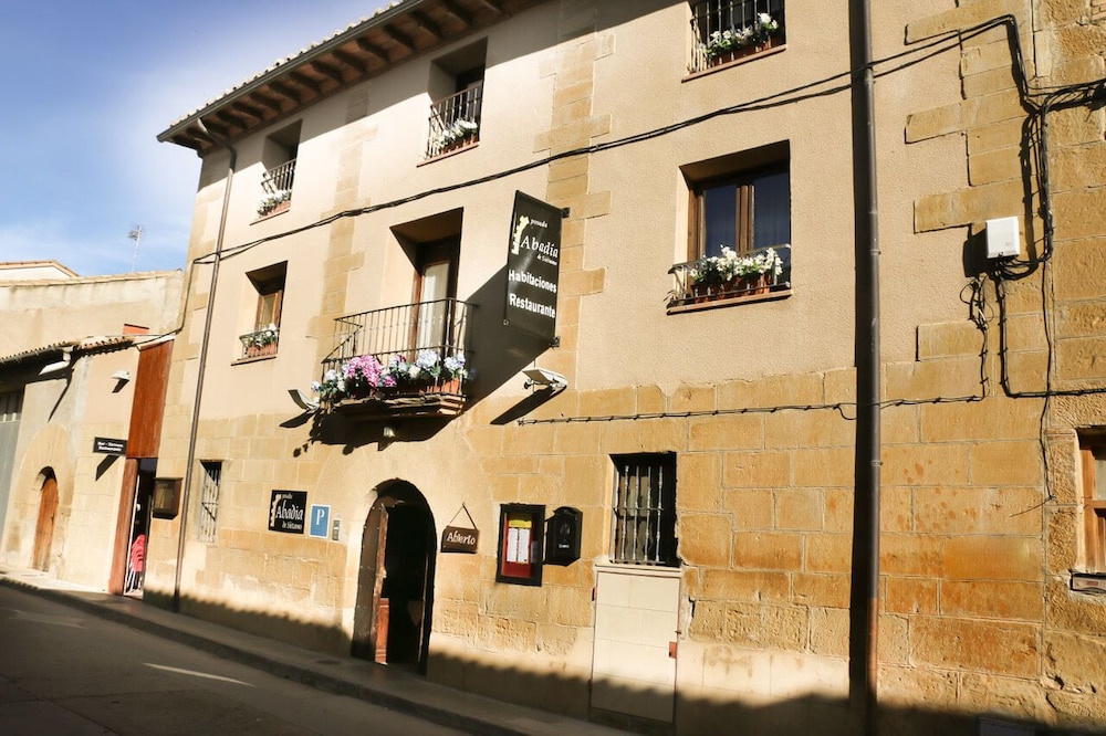 ABADIA DE SIETAMO - Hotel cerca del Aeropuerto de Huesca - Pirineos