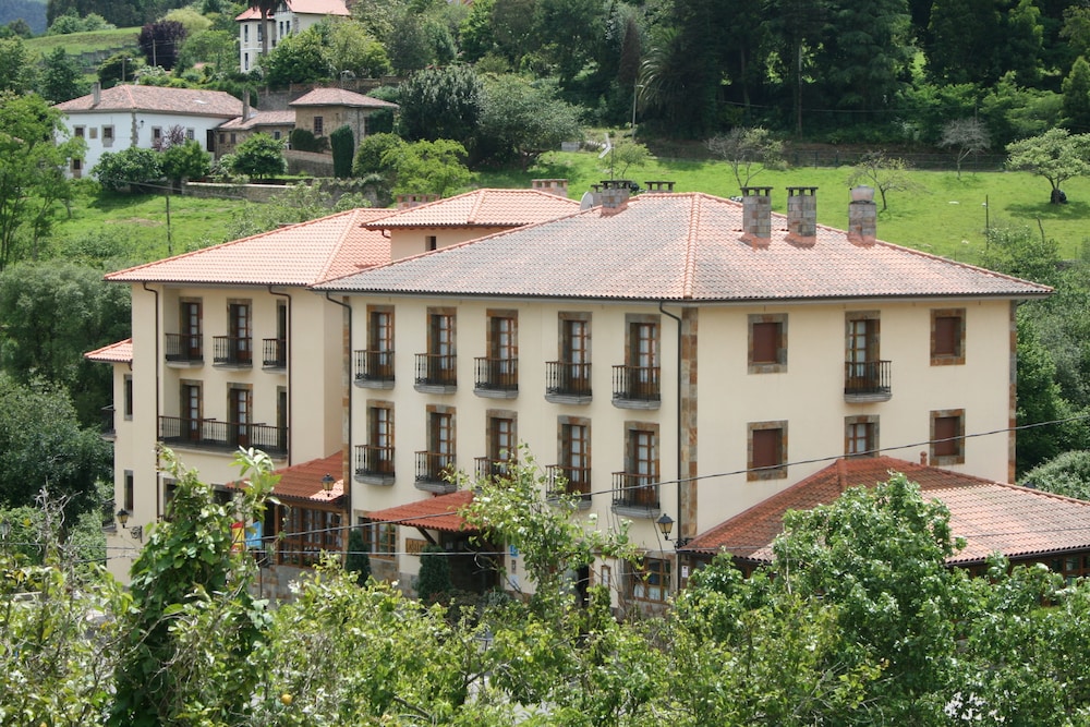 HOTEL VALLE LAS LUIÑAS