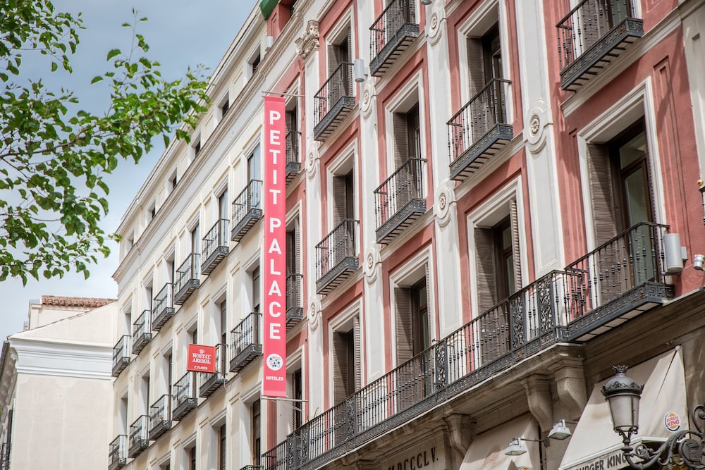 Petit Palace Puerta del Sol - Hotel cerca del Artecine XXI