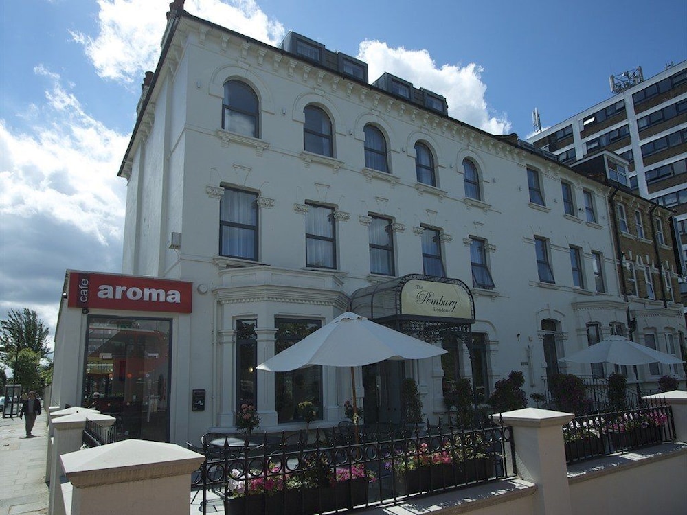 THE LONDON PEMBURYÂ HOTEL