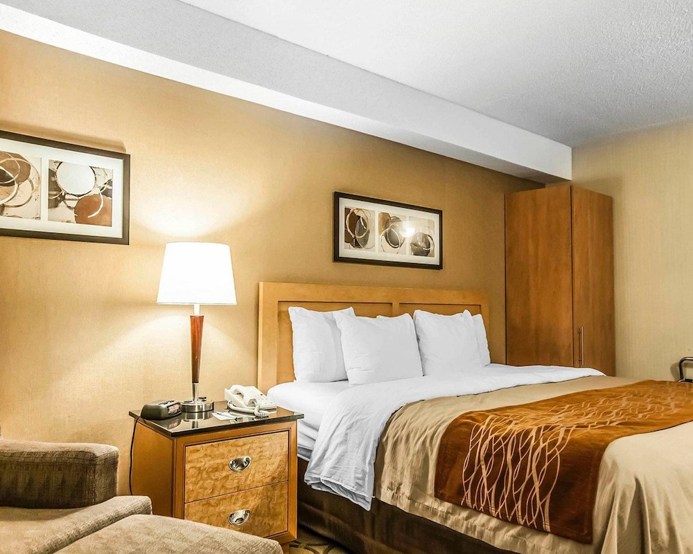 COMFORT INN LAVAL